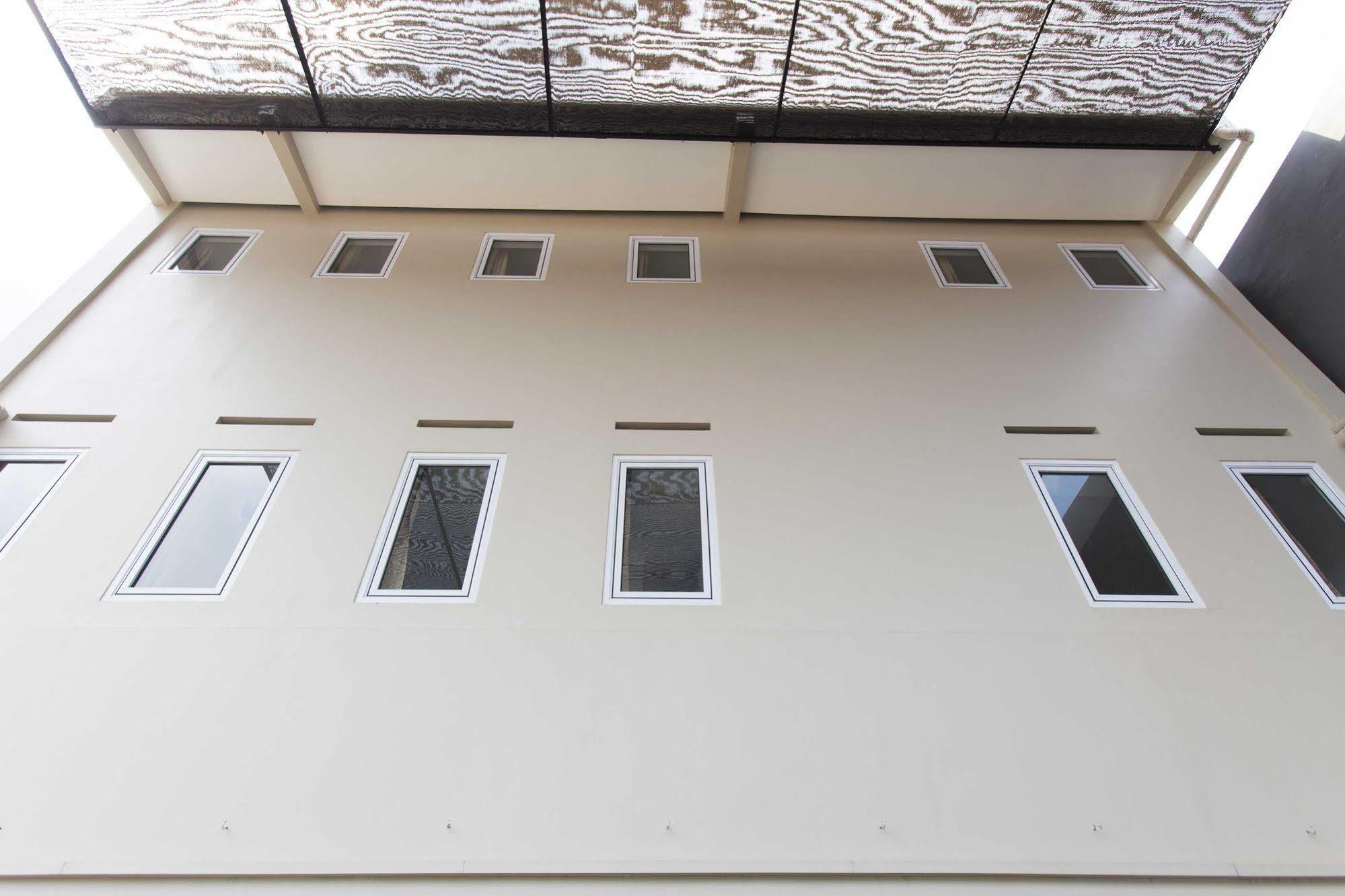 Reddoorz @ Fatmawati Raya Hotel Cilandak  Ngoại thất bức ảnh